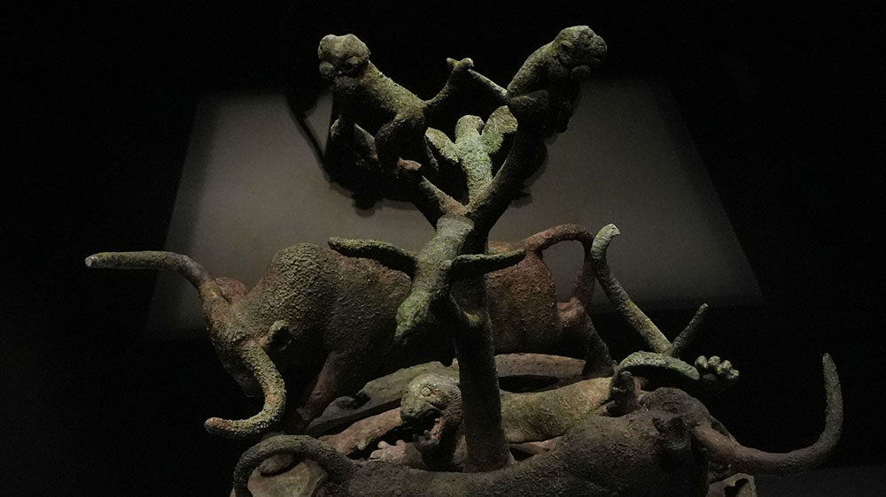 动物搏斗铜贮贝器