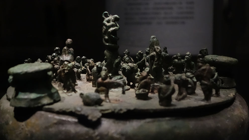 杀人祭柱青铜储贝器